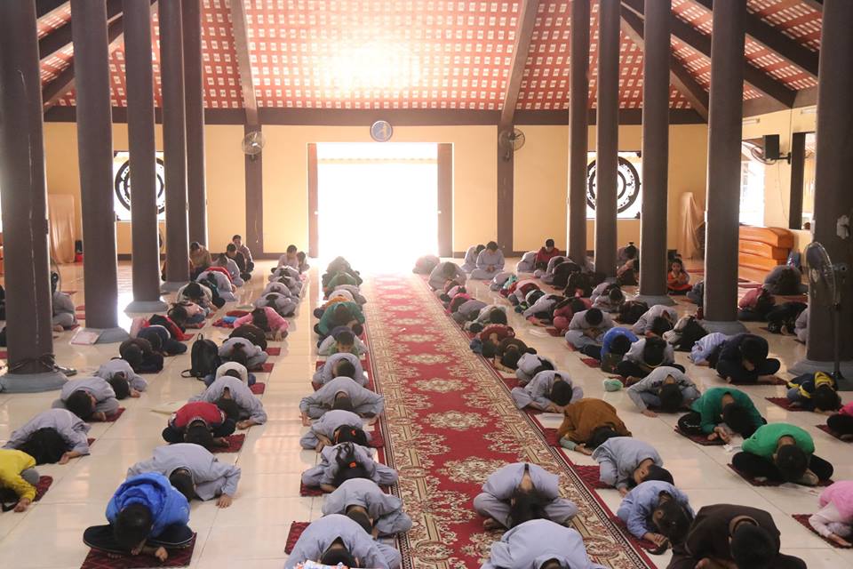 Children's smile - the playground of sowing Viet lotus seeds at Hoa Phuc pagoda
