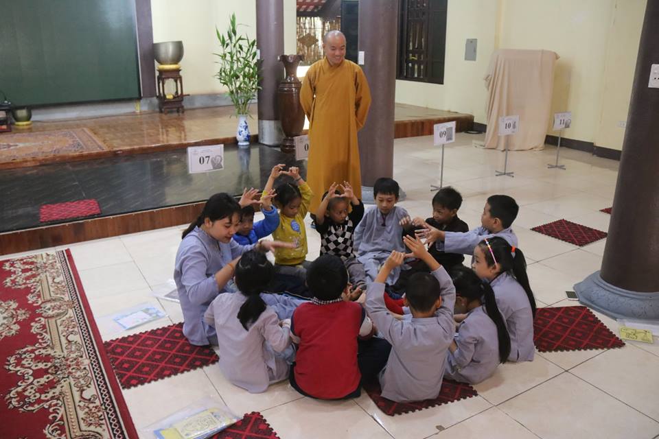 Children's smile - the playground of sowing Viet lotus seeds at Hoa Phuc pagoda