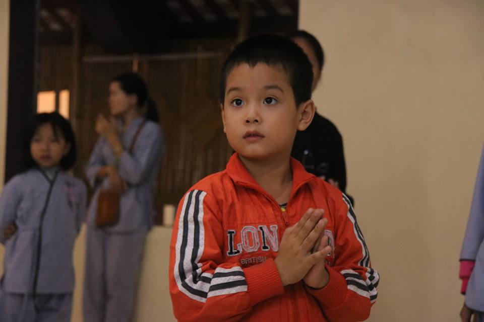 Children's smile - the playground of sowing Viet lotus seeds at Hoa Phuc pagoda