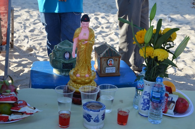 Burial in water in Vung Tau and freeing creatures in Long An