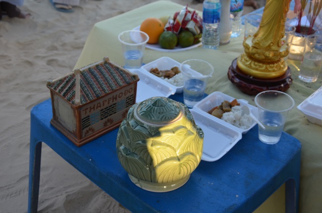 Burial in water in Vung Tau and freeing creatures in Long An