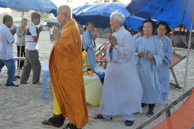 Burial in water in Vung Tau and freeing creatures in Long An