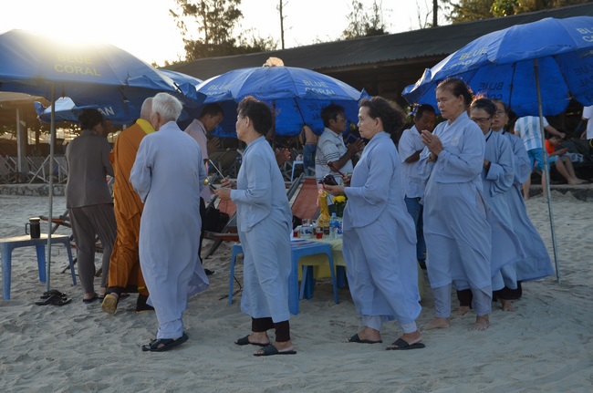 Burial in water in Vung Tau and freeing creatures in Long An