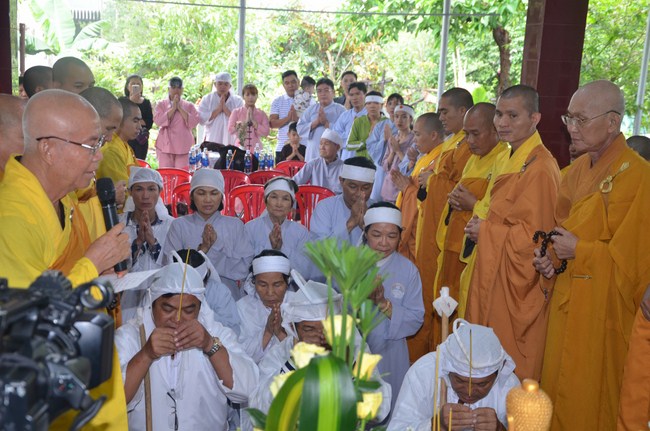 The ceremony praying for rebirth in Long An Province and Hoc Mon District