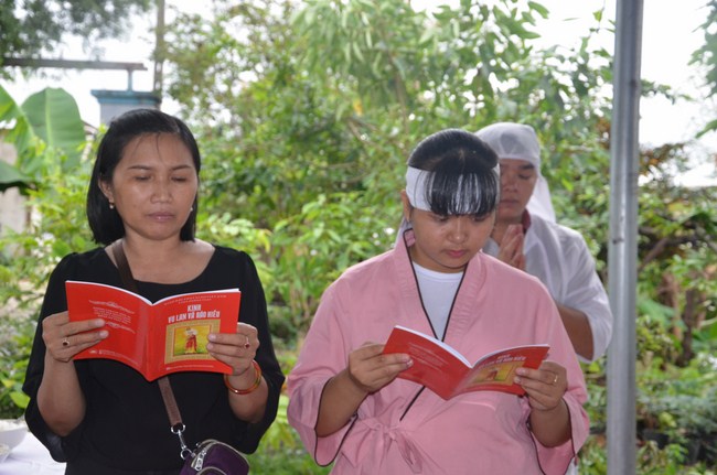 The ceremony praying for rebirth in Long An Province and Hoc Mon District