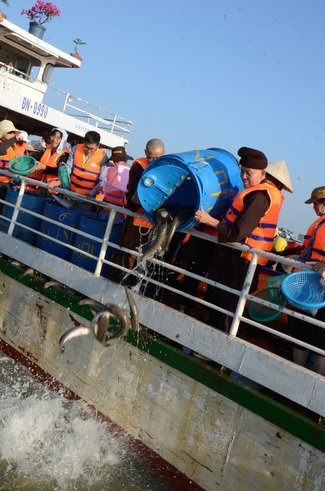 Lễ Cầu Siêu ở quận 12 và Phóng Sanh ở Củ Chi