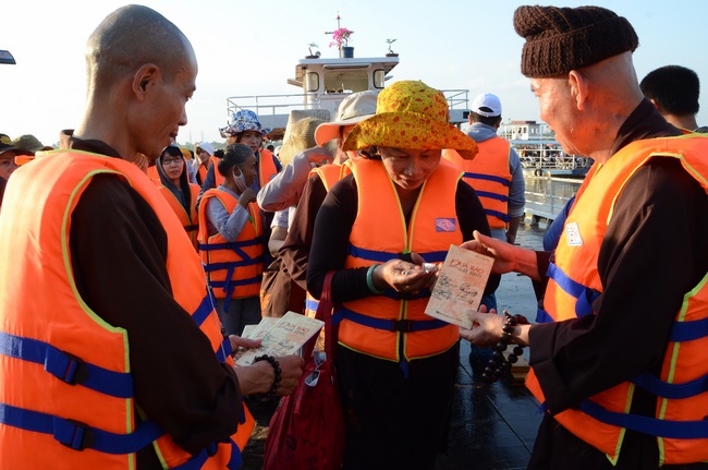 Lễ Cầu Siêu ở quận 12 và Phóng Sanh ở Củ Chi