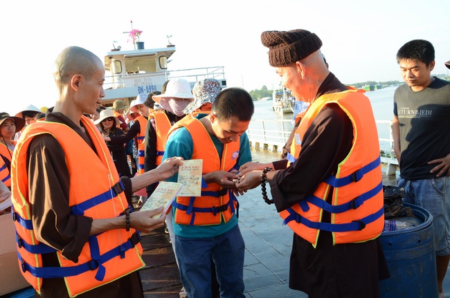 Lễ Cầu Siêu ở quận 12 và Phóng Sanh ở Củ Chi