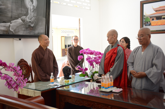 Korean Buddhist Delegation Visited Hoang Phap