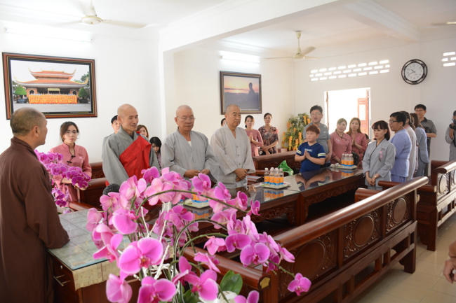 Korean Buddhist Delegation Visited Hoang Phap