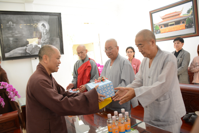 Korean Buddhist Delegation Visited Hoang Phap