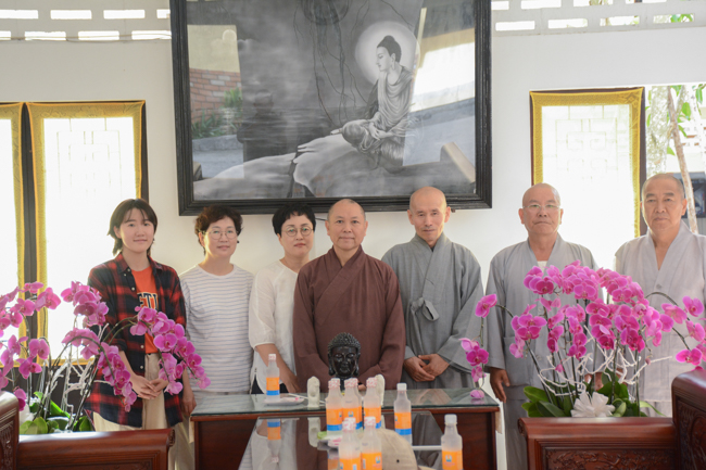Korean Buddhist Delegation Visited Hoang Phap