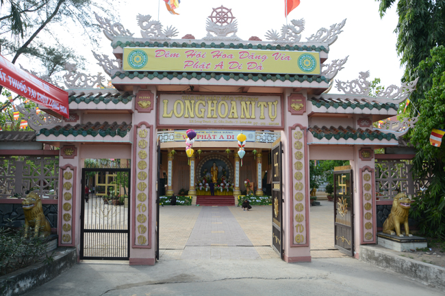 Đêm hoa đăng kỷ niệm đức Phật A-di-đà tại chùa Long Hoa  – Long An