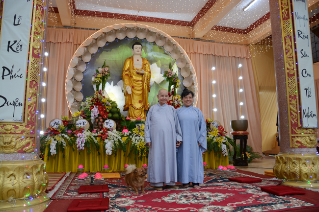 Đêm hoa đăng kỷ niệm đức Phật A-di-đà tại chùa Long Hoa  – Long An