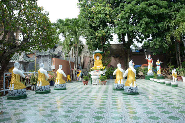 Đêm hoa đăng kỷ niệm đức Phật A-di-đà tại chùa Long Hoa  – Long An