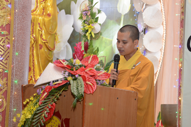 Đêm hoa đăng kỷ niệm đức Phật A-di-đà tại chùa Long Hoa  – Long An