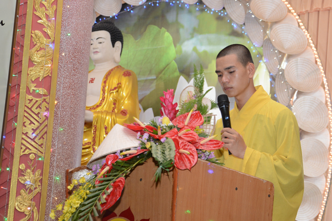 Đêm hoa đăng kỷ niệm đức Phật A-di-đà tại chùa Long Hoa  – Long An