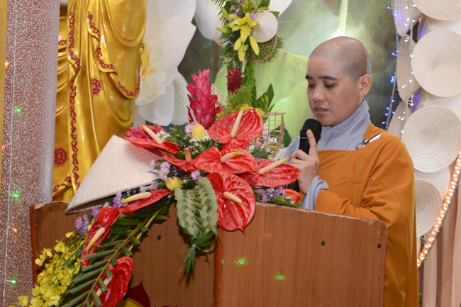 Đêm hoa đăng kỷ niệm đức Phật A-di-đà tại chùa Long Hoa  – Long An