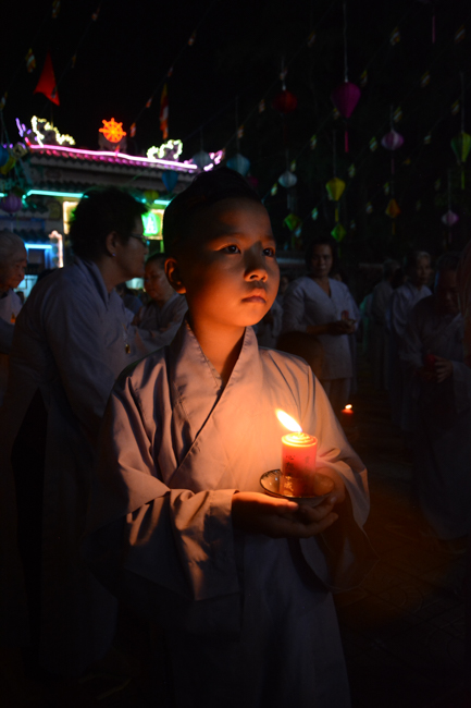 Đêm hoa đăng kỷ niệm đức Phật A-di-đà tại chùa Long Hoa  – Long An