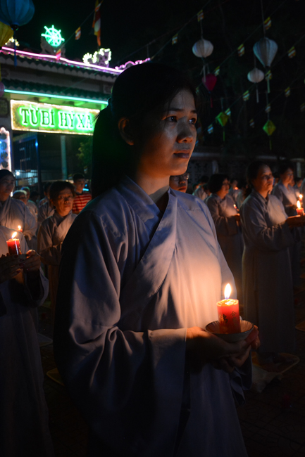 Đêm hoa đăng kỷ niệm đức Phật A-di-đà tại chùa Long Hoa  – Long An