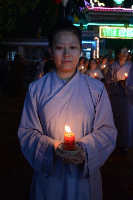 Đêm hoa đăng kỷ niệm đức Phật A-di-đà tại chùa Long Hoa  – Long An