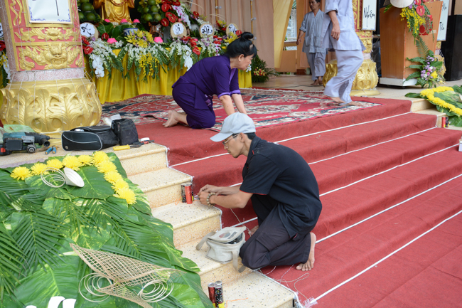 Đêm hoa đăng kỷ niệm đức Phật A-di-đà tại chùa Long Hoa  – Long An