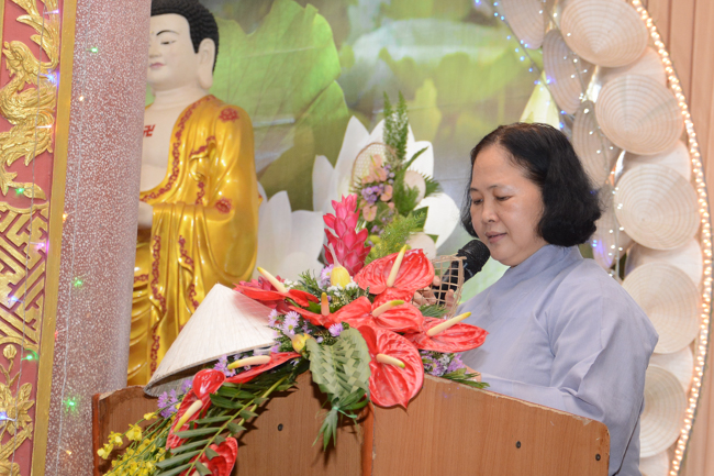 Đêm hoa đăng kỷ niệm đức Phật A-di-đà tại chùa Long Hoa  – Long An