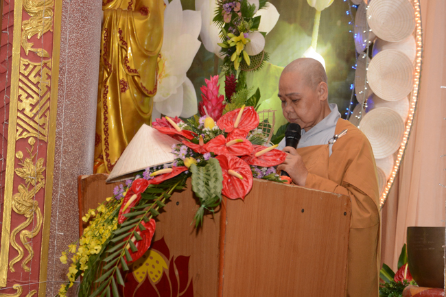 Đêm hoa đăng kỷ niệm đức Phật A-di-đà tại chùa Long Hoa  – Long An