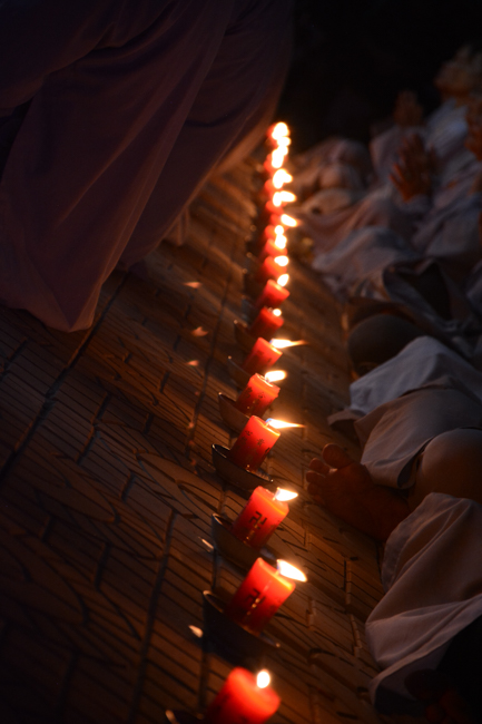 Đêm hoa đăng kỷ niệm đức Phật A-di-đà tại chùa Long Hoa  – Long An