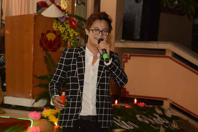 Đêm hoa đăng kỷ niệm đức Phật A-di-đà tại chùa Long Hoa  – Long An