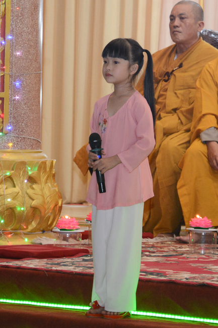 Đêm hoa đăng kỷ niệm đức Phật A-di-đà tại chùa Long Hoa  – Long An