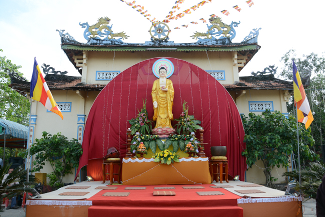 Lễ hoa đăng kỷ niệm đức Phật A-di-đà tại chùa Pháp Hiển  – Bình Thuận