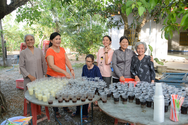 Lễ hoa đăng kỷ niệm đức Phật A-di-đà tại chùa Pháp Hiển  – Bình Thuận