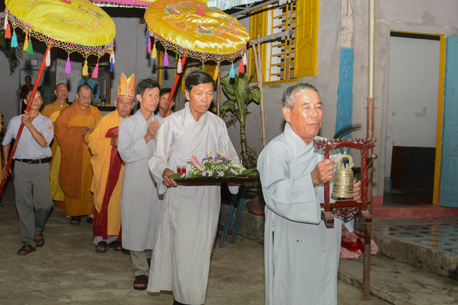 Lễ hoa đăng kỷ niệm đức Phật A-di-đà tại chùa Pháp Hiển  – Bình Thuận