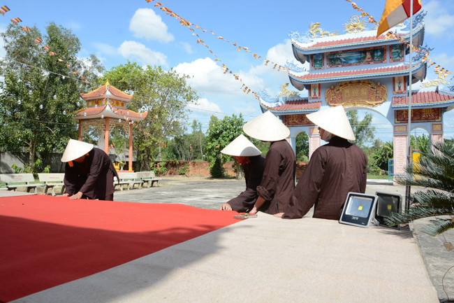 Lễ hoa đăng kỷ niệm đức Phật A-di-đà tại chùa Pháp Hiển  – Bình Thuận