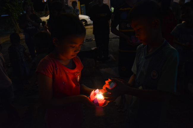 Lễ hoa đăng kỷ niệm đức Phật A-di-đà tại chùa Pháp Hiển  – Bình Thuận