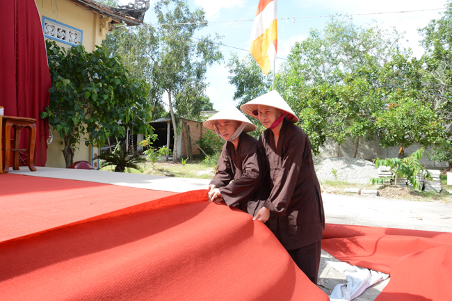 Lễ hoa đăng kỷ niệm đức Phật A-di-đà tại chùa Pháp Hiển  – Bình Thuận