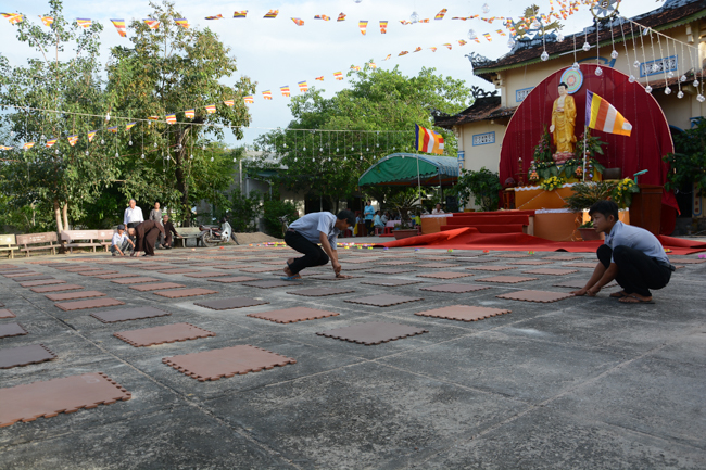 Lễ hoa đăng kỷ niệm đức Phật A-di-đà tại chùa Pháp Hiển  – Bình Thuận