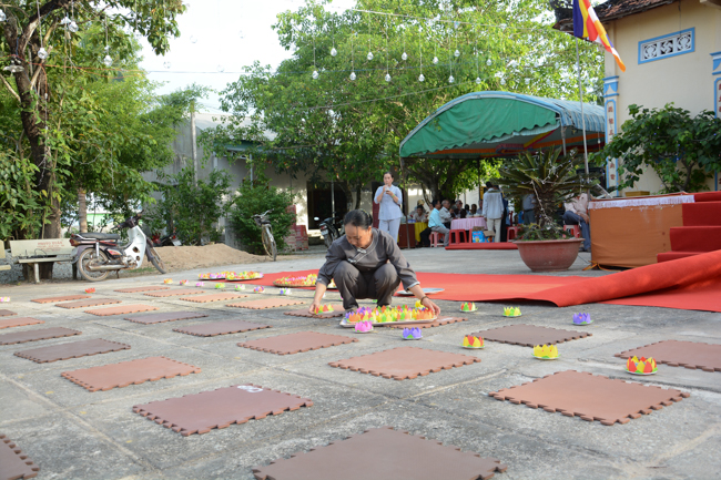 Lễ hoa đăng kỷ niệm đức Phật A-di-đà tại chùa Pháp Hiển  – Bình Thuận