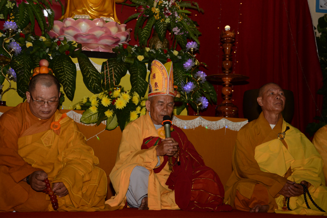 Lễ hoa đăng kỷ niệm đức Phật A-di-đà tại chùa Pháp Hiển  – Bình Thuận