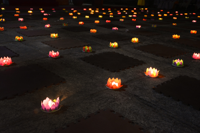 Lễ hoa đăng kỷ niệm đức Phật A-di-đà tại chùa Pháp Hiển  – Bình Thuận