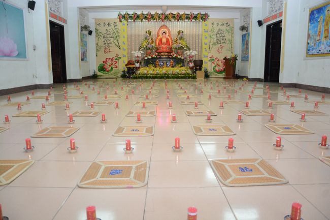 Đêm hoa đăng kỷ niệm đức Phật A-di-đà tại chùa Phước Thiện  – TP. Hồ Chí Minh