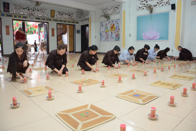 Đêm hoa đăng kỷ niệm đức Phật A-di-đà tại chùa Phước Thiện  – TP. Hồ Chí Minh