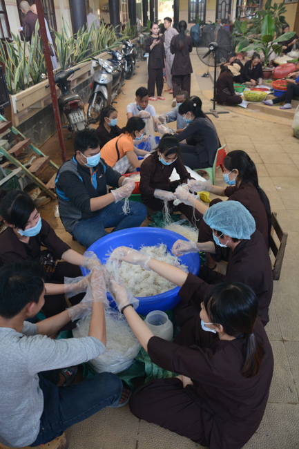 Đêm hoa đăng kỷ niệm đức Phật A-di-đà tại chùa Phước Thiện  – TP. Hồ Chí Minh