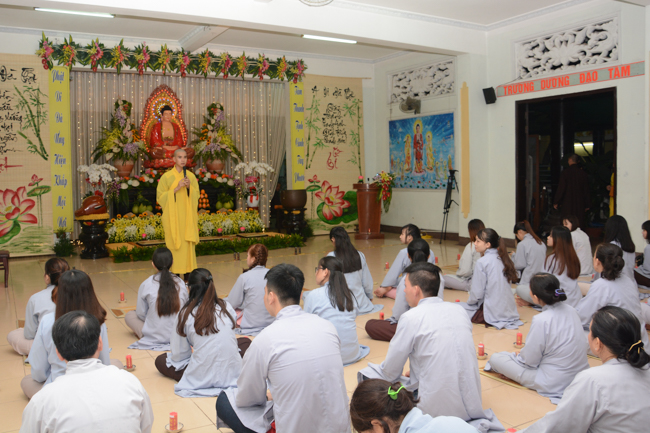 Đêm hoa đăng kỷ niệm đức Phật A-di-đà tại chùa Phước Thiện  – TP. Hồ Chí Minh