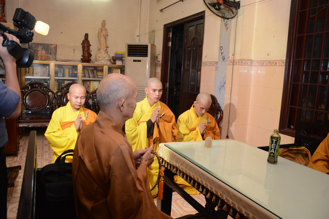 Đêm hoa đăng kỷ niệm đức Phật A-di-đà tại chùa Phước Thiện  – TP. Hồ Chí Minh