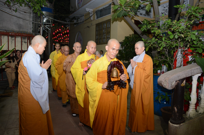 Đêm hoa đăng kỷ niệm đức Phật A-di-đà tại chùa Phước Thiện  – TP. Hồ Chí Minh