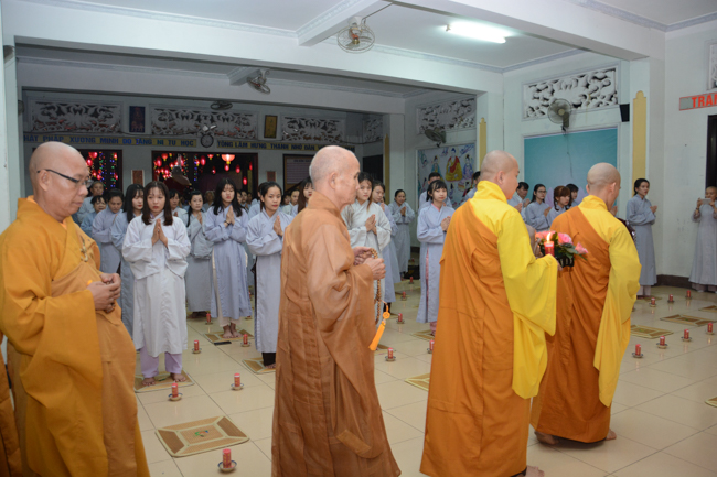 Đêm hoa đăng kỷ niệm đức Phật A-di-đà tại chùa Phước Thiện  – TP. Hồ Chí Minh