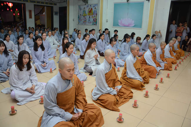 Đêm hoa đăng kỷ niệm đức Phật A-di-đà tại chùa Phước Thiện  – TP. Hồ Chí Minh