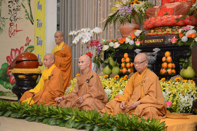 Đêm hoa đăng kỷ niệm đức Phật A-di-đà tại chùa Phước Thiện  – TP. Hồ Chí Minh